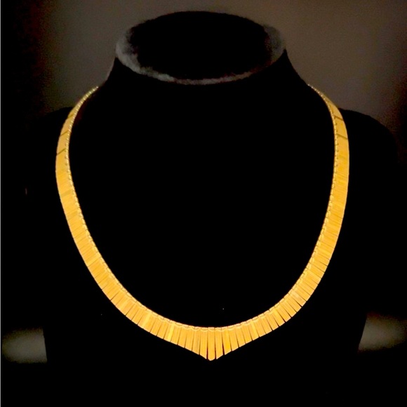✨SOLD✨ 14K Gold Vintage Etched Collar Necklace 28.6g - Picture 5 of 11